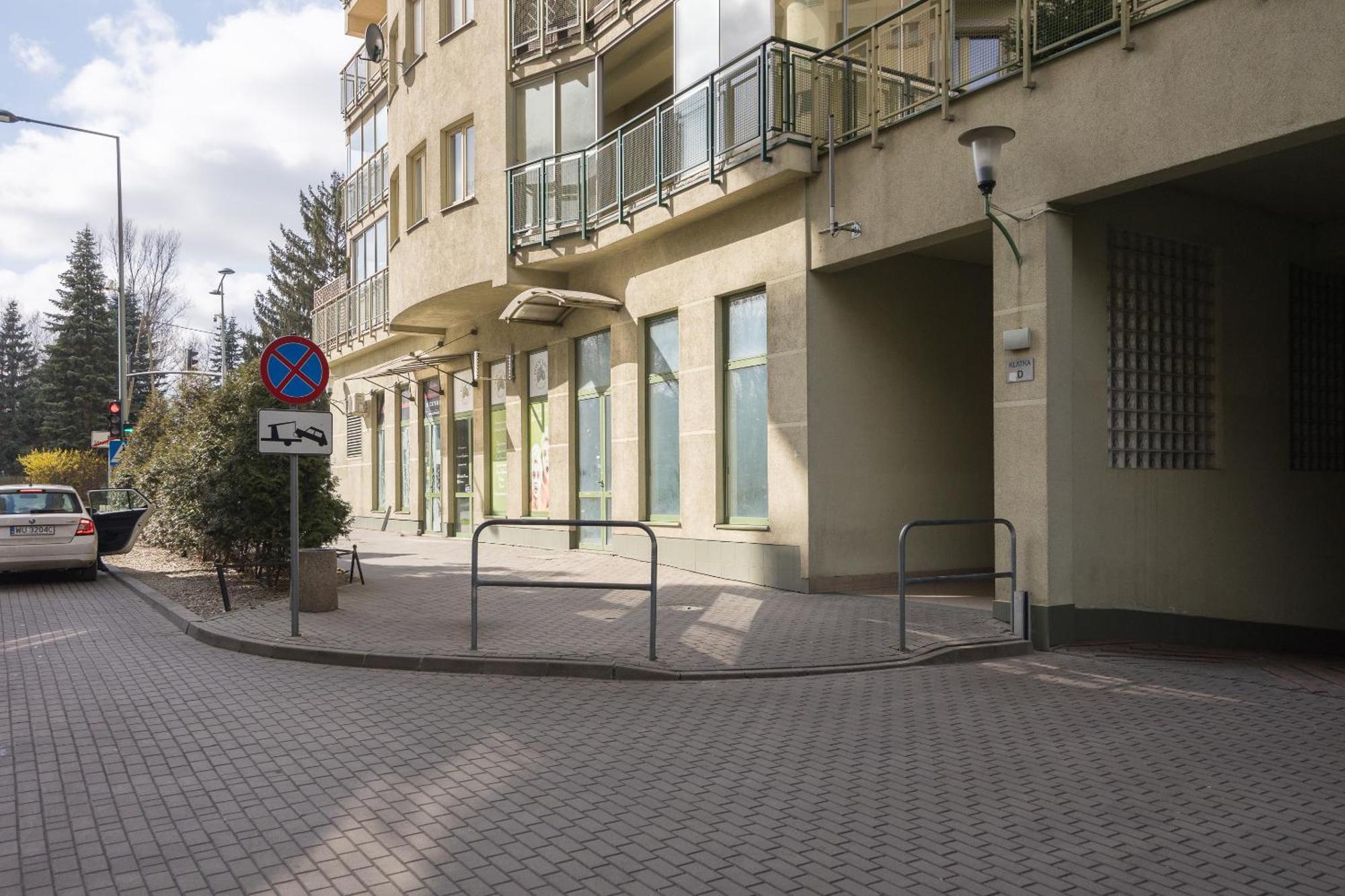 Metro Wilanowska With Warszawa