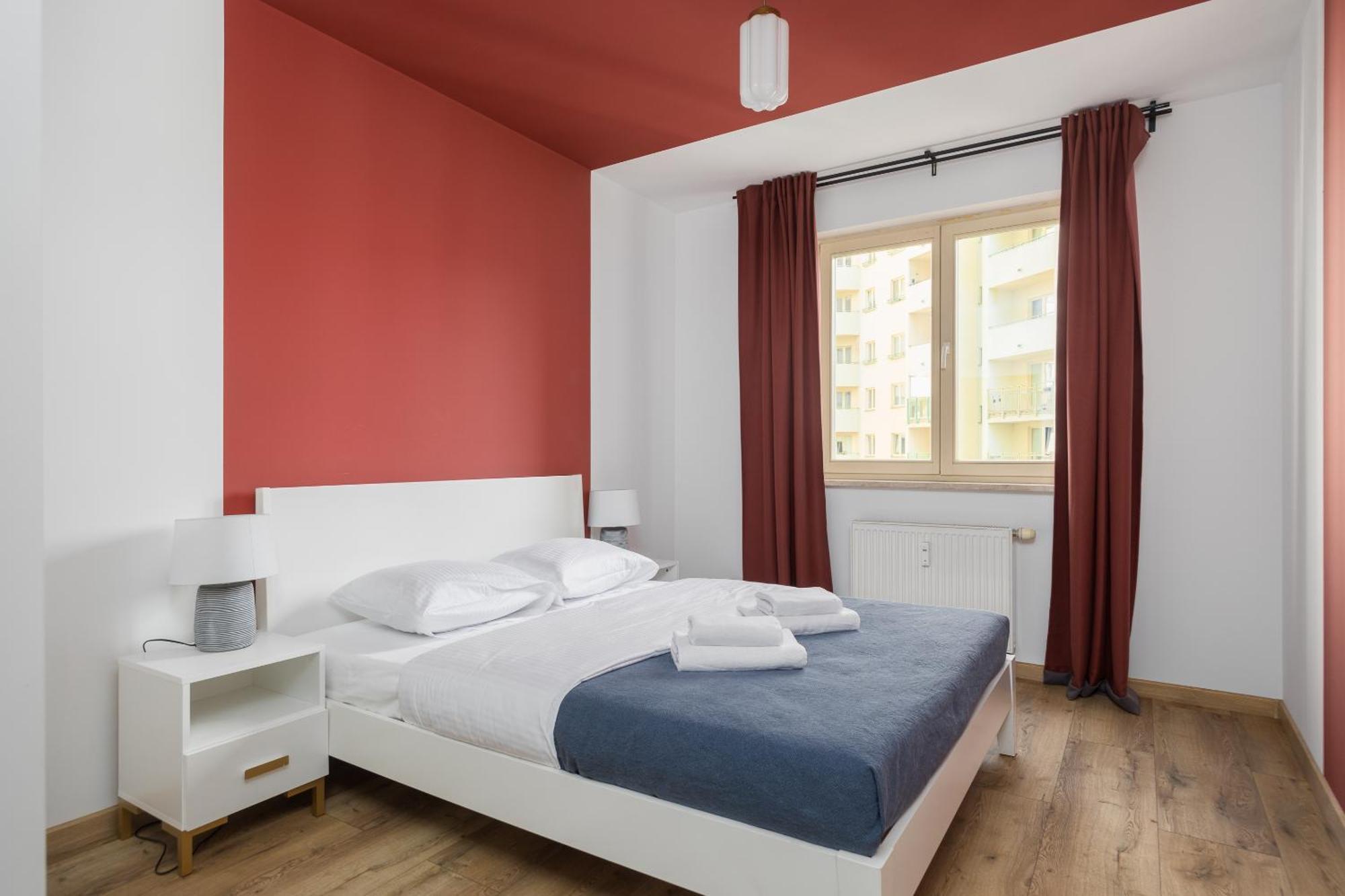 Metro Wilanowska With Apartament *