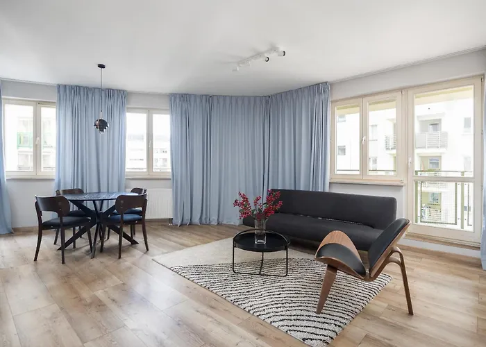 Metro Wilanowska Apartment With Spa